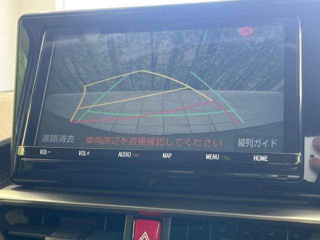 【バックカメラ】駐車時に後方がリアルタイム映像で確認できます。大型商業施設や立体駐車場での駐車時や、夜間のバック時に大活躍！運転スキルに関わらず、今や必須となった装備のひとつです！