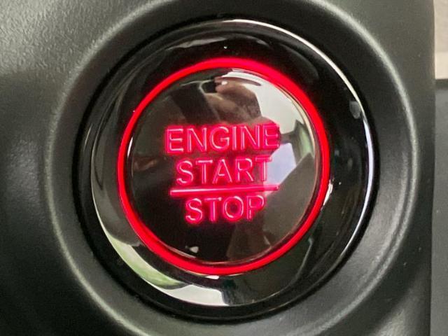 WECARSの展示場では実際に見て、触ってお車をお選びいただけます！知識の豊富な営業スタッフが様々なカーライフをご提案いたします！