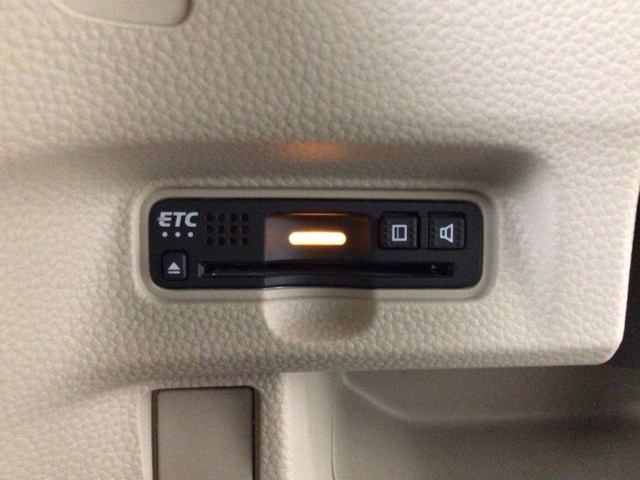 【ETC車載器】もはや必須アイテムのETCを搭載！高速道路のご利用時にとても便利！わずらわしい料金所での現金支払いが不要となりスムーズに通過できます♪