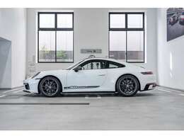 店舗外で保管されている車両もございます。ご来店前にお問い合わせください。ポルシェセンター千葉　TEL　043-242-0911