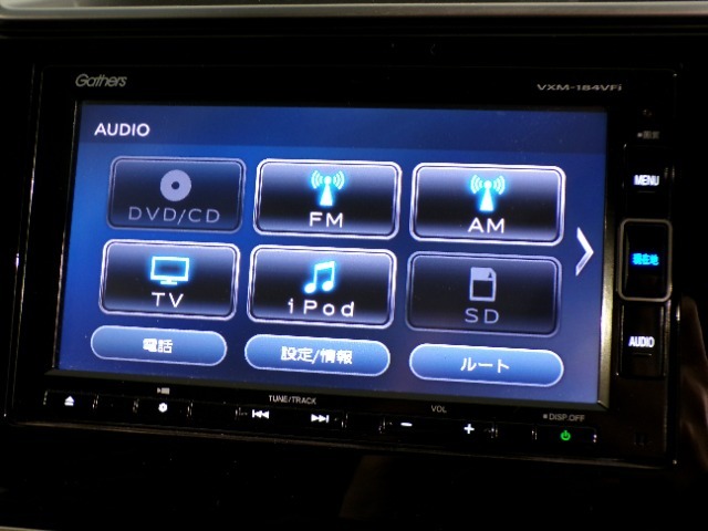 CD、DVD、Bluetooth、AM、FM、AUX、スマートフォン接続ができます。