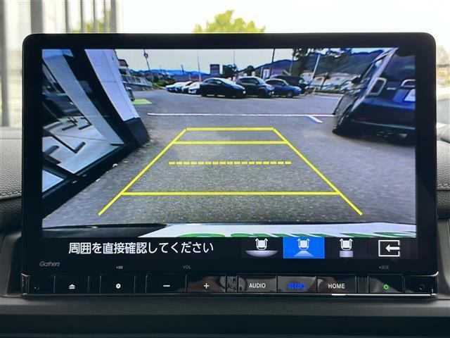 【バックモニター】後ろのカメラの映像をモニターに映し出すことができます！後方の見えない死角や、障害物との距離感をしっかり確認することができます！駐車が苦手な方におすすめです。