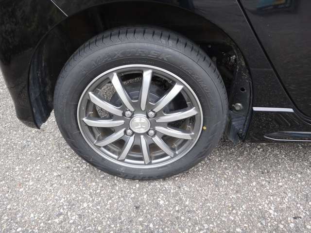 タイヤ4本新品です