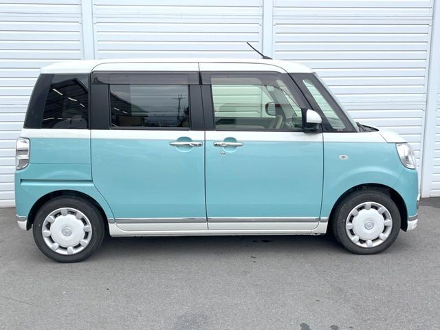 高透明度のガラス皮膜で撥水はもちろん、上質なツヤ・光沢を実現。紫外線や酸性雨から大切な愛車を保護し、色あせ・劣化を防止。「弾スプラッシュコート」、「弾プリミッサコート」からお選びいただけます。