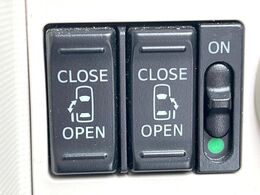 【両側パワースライドドア】スマートキーや運転席のスイッチで後席両側スライドドアの開閉が可能♪電動だから力を入れてドアを開ける必要が無く、小さなお子様でも簡単に開け閉めでき快適です♪