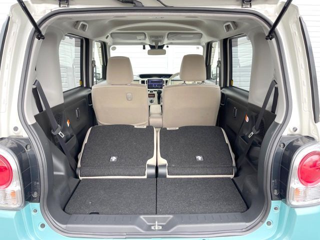 積み下ろしのしやすいデッキにはたっぷりと荷物を積み込んでいただけます。遊びから仕事まで、様々なシーンで頼れます♪