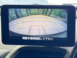 【バックカメラ】駐車時に後方がリアルタイム映像で確認できます。大型商業施設や立体駐車場での駐車時や、夜間のバック時に大活躍！運転スキルに関わらず、今や必須となった装備のひとつです！