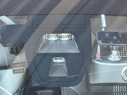 【シティブレーキアクティブシステム】低速走行中に前方の車両等を認識し、衝突しそうな時は警報とブレーキで衝突回避と被害軽減をアシスト。より安全にドライブをお楽しみいただけます。