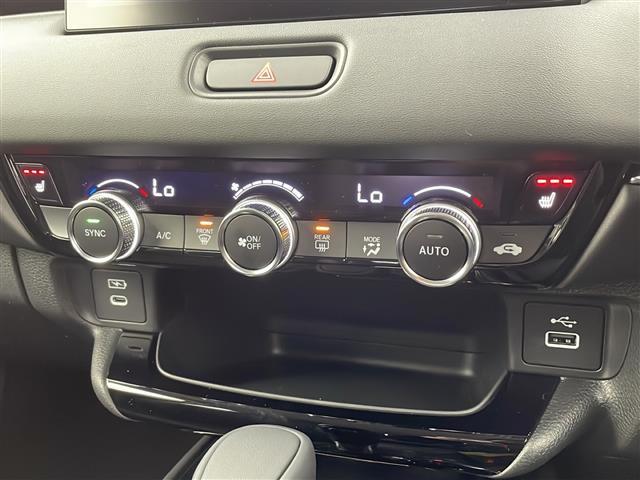 【運転席操作部】『運転席周辺の装備』の画像になります。快適なドライブを楽しむための機能が装備されています！運転席から触れるので使いやすいです！