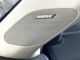 【BOSEサウンドシステム】メーカーオプションの高品位サウンドシステムを搭載。専用のチューニングが施された大小様々なスピーカーから良質なサウンドが奏でられ、臨場感あふれる音響空間を演出します。