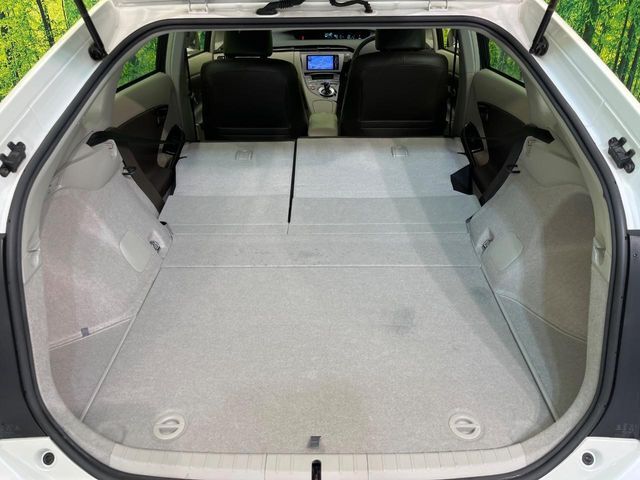 ラゲッジルームは、大容量のスペースを確保。普段のお買い物からレジャーまで、幅広く活躍してくれます！また、リアシートを倒すことでバリエーション豊かにお使いいただけます。
