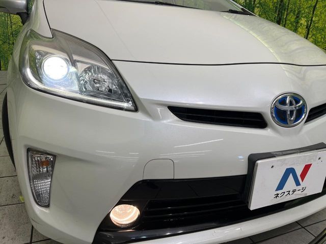 【HIDヘッドライト】非常に明るく前方を照らしてくれるので、悪天候や夜間の走行時も視界良好で安心してお乗りいただけます。