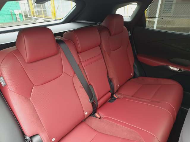 中古車情報館では修復歴のある車は販売致しません。車の状態を隠さずに開示し良い事も悪い事もお客様にお伝え致しますので安心してお気に入りの愛車をお探しください！私達スタッフはそのお手伝いをさせて頂きます。