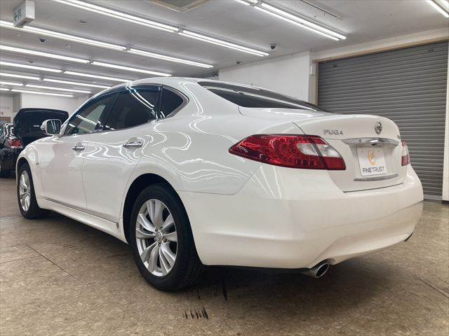 店舗敷地内に駐車スペースもございます。お車でのご来場をお考えの方はご安心ください♪
