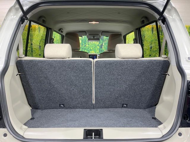 普段のお買い物や通勤、送迎等に十分な荷室スペースを確保しております。セカンドシートを倒すと、大きな荷物の積載も可能です♪