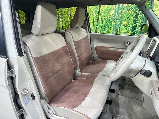 運転席シート廻りは使用感も少なく、良好な状態となっています。前オーナー様が丁寧に使っていたことがよくわかりますね。
