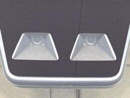 【スマートアシスト】走行中に前方の車両等を認識し、衝突しそうな時は警報とブレーキで衝突回避と被害軽減をアシスト。より安全にドライブをお楽しみいただけます。