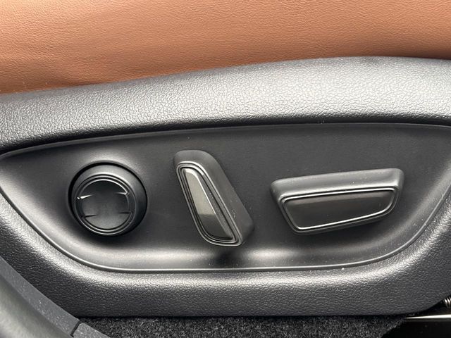 【運転席パワーシート】スイッチ一つで簡単にシートの微調整が可能！電動だから力もいりません！快適なシートポジションにセットして、快適なドライブをお楽しみください。
