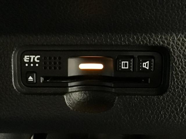 【ETC車載器】もはや必須アイテムのETCを搭載！高速道路のご利用時にとても便利！わずらわしい料金所での現金支払いが不要となりスムーズに通過できます♪