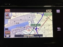 ナビゲーションはフルセグTVの純正メモリーナビを搭載しています。Bluetoothオーディオ機能がありますので、スマートフォンなどの音楽も再生できます。