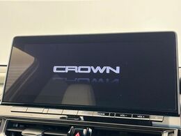 【メーカー純正ナビ】インテリアに溶け込むスタイリッシュな「専用設計」メーカーナビを装備♪視認性や操作性など基本性能にも優れ、より上質なカーライフをお楽しみいただけます。