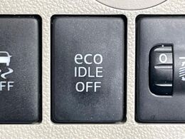 【アイドリングストップ】赤信号や渋滞で停車した際にエンジンを停止し、無駄な燃料の消費を抑えます。燃費向上や環境保護につなげる機能♪エンジンはブレーキを離せば再始動します。