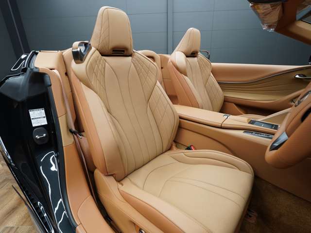 【モデリスタエアロ装着車両】本革シートにベンチレーター装着♪夏場はシートエアコン、冬場はシートヒーター、ステアリングヒーター、ヘッドレストヒーターを利用し、快適にドライブを楽しんで頂けます！