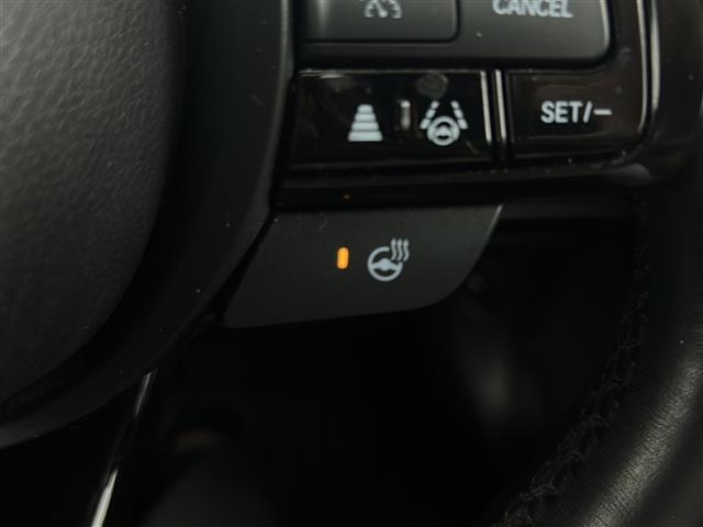 【ステアリングヒーター】冬場の寒い日に手がかじかみながら運転するのはツライですよね。でも、これがあれば安心です！ハンドルのグリップ部がじわっと暖かくなって心までポカポカします。