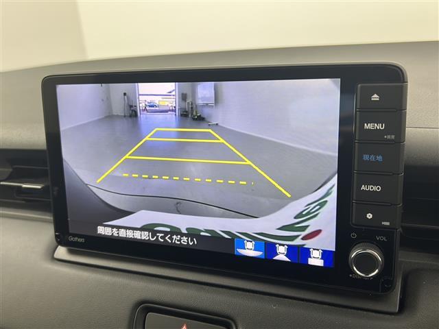 【バックモニター】後ろのカメラの映像をモニターに映し出すことができます！後方の見えない死角や、障害物との距離感をしっかり確認することができます。駐車が苦手な方におすすめです。