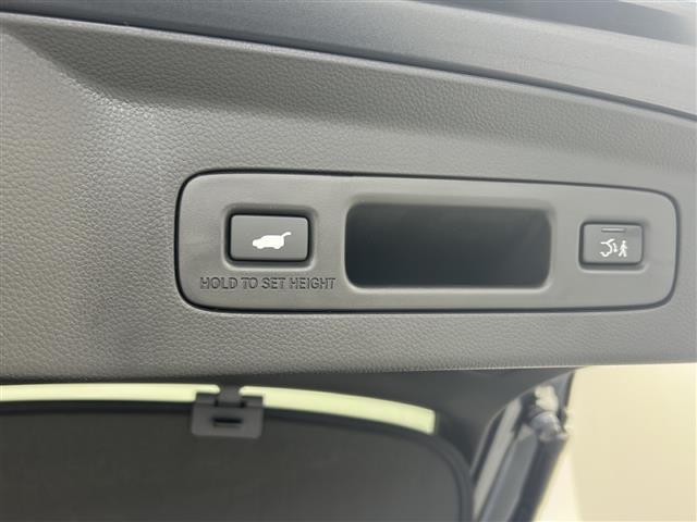 【パワーテールゲート】Hondaスマートキーを携帯して車両から離れると、自動でバックドアが閉まります！別途車両設定により、閉まった後に自動でキーロックさせることも可能です。