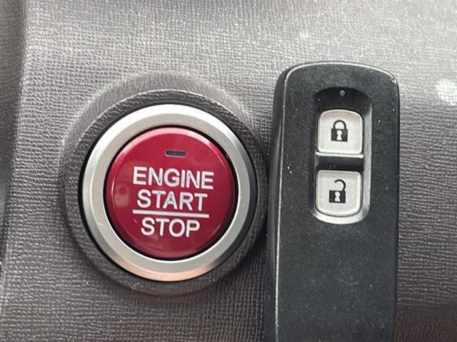 ◆プッシュスタート＆スマートキー【鍵を挿さずにポケットに入れたまま鍵の開閉、エンジンの始動まで行えます。リモコンで電動スライドドアも動かせるのが嬉しい！】