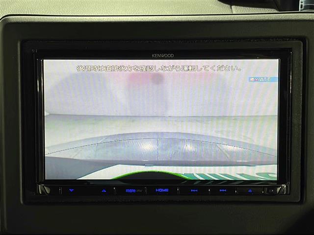 【バックモニター】後ろのカメラの映像をモニターに映し出すことができます！後方の見えない死角や、障害物との距離感をしっかり確認することができます！駐車が苦手な方におすすめです。