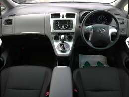 スッキリとしたらしいマークXジオらしいデザインのダッシュ回り！フロントビューの視認性もよく運転しやすいと思います★