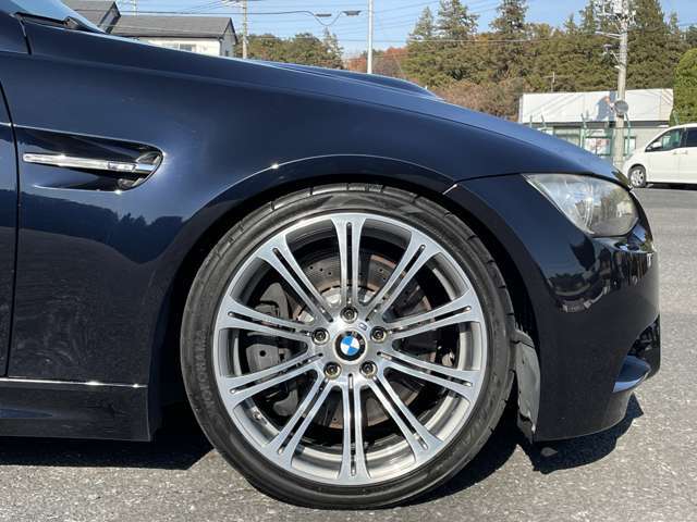 【板金・コーティング仕上げ】板金補修からガラスコーティング施工など、各種の仕上げオプションを承ります。　詳しくはスタッフにお尋ねください。