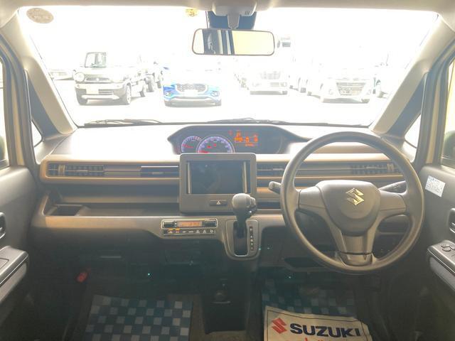 インパネ回りです。インパネシフト採用で足元空間が広々しています。広々とした空間は運転の疲れを軽減します♪