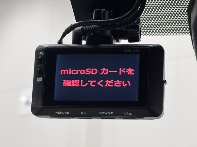 ドライブレコーダー装備してますよ。　思いでの記録や万が一の時の記録にも便利ですね。