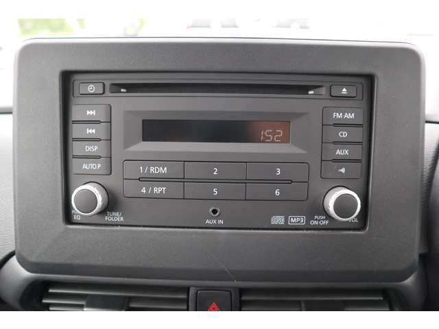 純正CDプレイヤー。お好みのCDを聴くことが出来ます♪