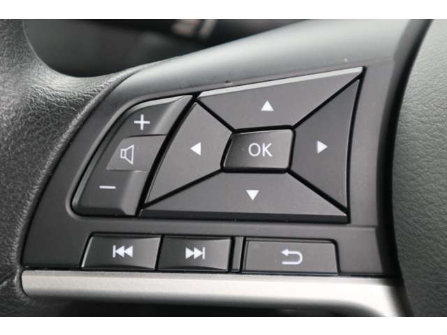 オーディオ操作可能なステアリングスイッチを採用！