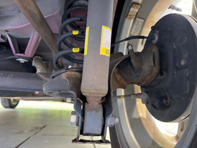 お車を安心してお乗りいただく為には、足回りの定期点検が欠かせません。サービスサポート（有償保証）では無料点検もご提供しており、安心のカーライフをお過ごしいただけるサポート体制が整っています。