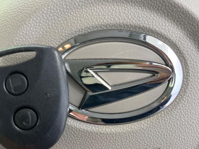 【キーレス】少し離れた場所からでもボタン一つでドアの開錠・施錠ができるのでとっても便利！ドアの鍵穴周りに傷をつけることもありません♪