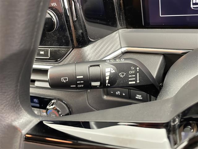 気になる車はすぐにお問い合わせください！画面右側の0066から始まる無料ダイヤルからお問い合わせ下さい！専門スタッフがお車のご質問にお答えいたします！
