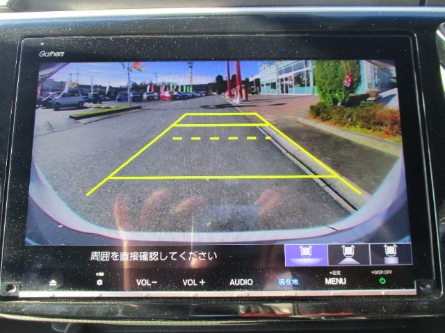 ナビゲーション付き！バックカメラ機能で駐車も安心☆