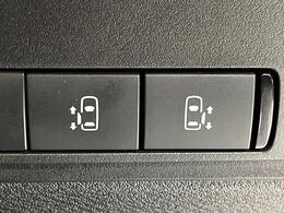 【両側パワースライドドア】スマートキーや運転席のスイッチで後席両側スライドドアの開閉が可能♪電動だから力を入れてドアを開ける必要が無く、小さなお子様でも簡単に開け閉めでき快適です♪