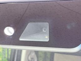 【ホンダセンシング】走行中に前方の車両等を認識し、衝突しそうな時は警報とブレーキで衝突回避と被害軽減をアシスト。より安全にドライブをお楽しみいただけます。