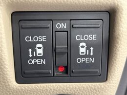 【両側パワースライドドア】スマートキーや運転席のスイッチで後席両側スライドドアの開閉が可能♪電動だから力を入れてドアを開ける必要が無く、小さなお子様でも簡単に開け閉めでき快適です♪