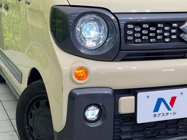 【LEDヘッドライト】悪天候や夜間走行時も良好な視界を確保し安心して運転できる高輝度LEDヘッドライトを装備！点灯速度が早く、消費電力も抑えられています。