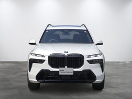 BMWのまさに「顔」ともいえる「キドニー・グリル」は、他の追随を許さない存在感を誇り、「キドニー・グリル」を見かけただけでBMWの風格を感じさせます！！