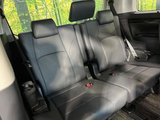 3列目シートはもちろん状態良好☆大人でもゆったりと座って頂けますので、大人数でのお出かけもラクラクです♪ご家族で、気の知れた仲間で、ドライブに行くのが楽しみですね♪