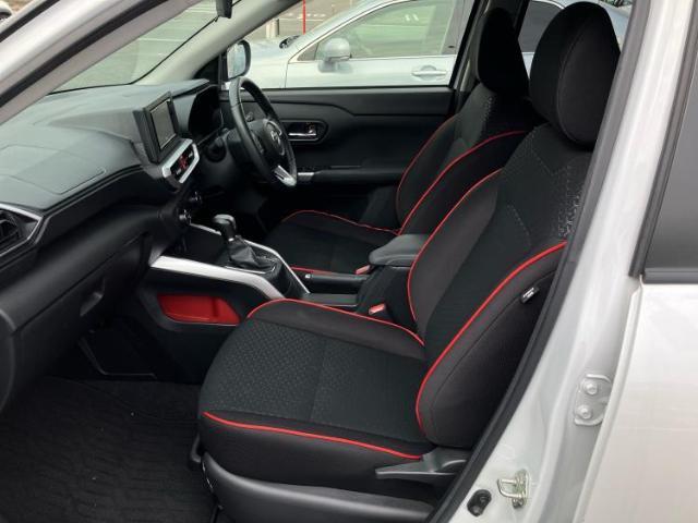 WECARSでは各商談席に大型モニターをご用意しております！見やすい大画面でゆったりと全国の在庫をご覧いただけます！是非ご来店お待ちしております！