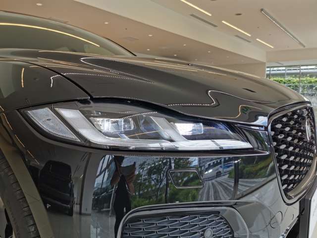 【プレミアムLEDヘッドライトシグネチャーDRL】デイタイムラーニングライト機能付きのLEDヘッドライトですデイライトにより昼間の視認性も上がりもらい事故などの減少につながります。